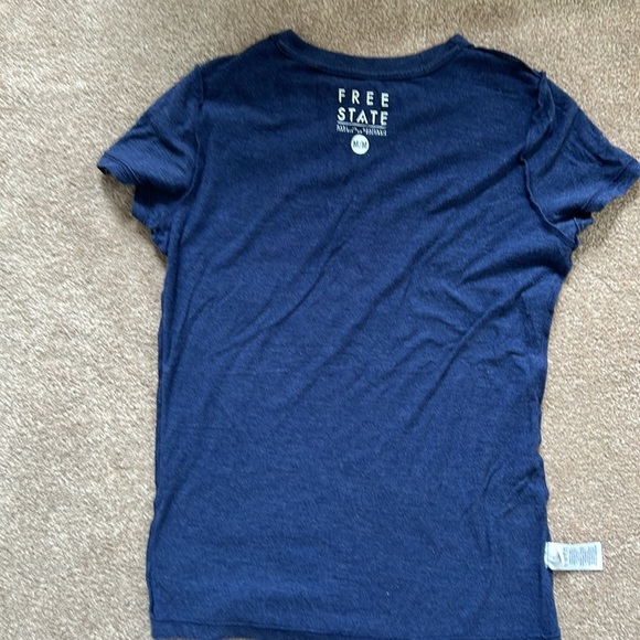 Free State blue tshirt rose motif - rosebud vine on left corner - Picture 4 of 13